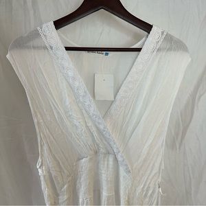 Women’s Plus Size Given Kale White Sleeveless Dress